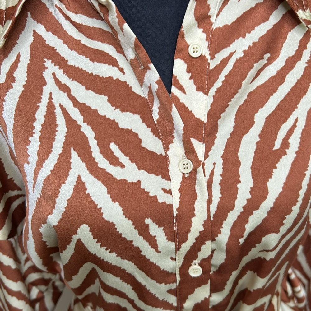 Brand new with tags button down dress with belt. Can be used also as a top - Picture 6 of 13